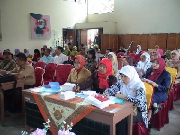 Seminar - Suasana dalam seminar yang diadakan oleh SMKN 4 Padang dalam Kegiatan Penyerahan Sertfikat ISO 9001:2000 